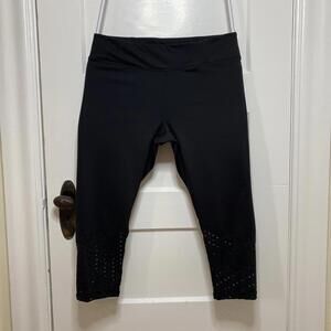 Gaiam Highwaisted Laser-Cut Black Capri Leggings Womens XL Yoga Activewear Sport